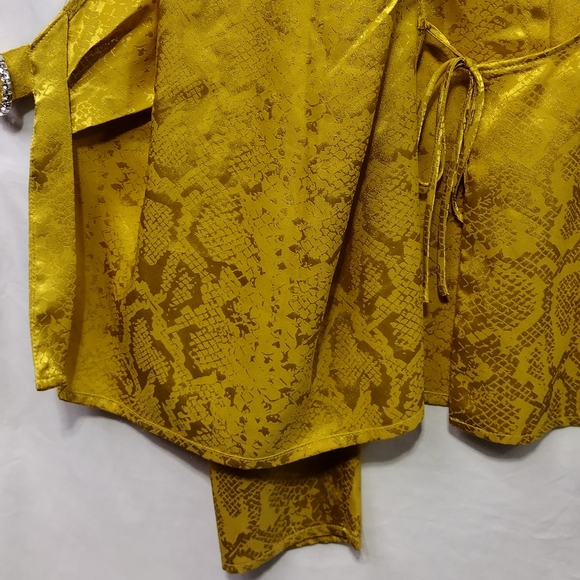 Wayf Wrap Top Women's XS Yellow Floral Buckle Retro 90s Y2K Disco Punk - Picture 9 of 11